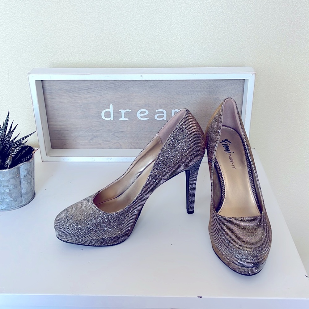 Dressy Metallic pumps